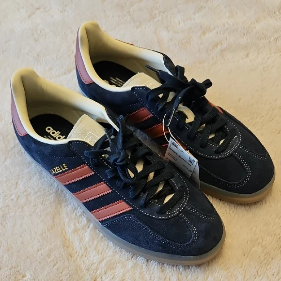 BNWT Men's Adidas Gazelle Indoor, Navy and Burgundy Sneakers. Size 10.5 - Picture 1 of 5
